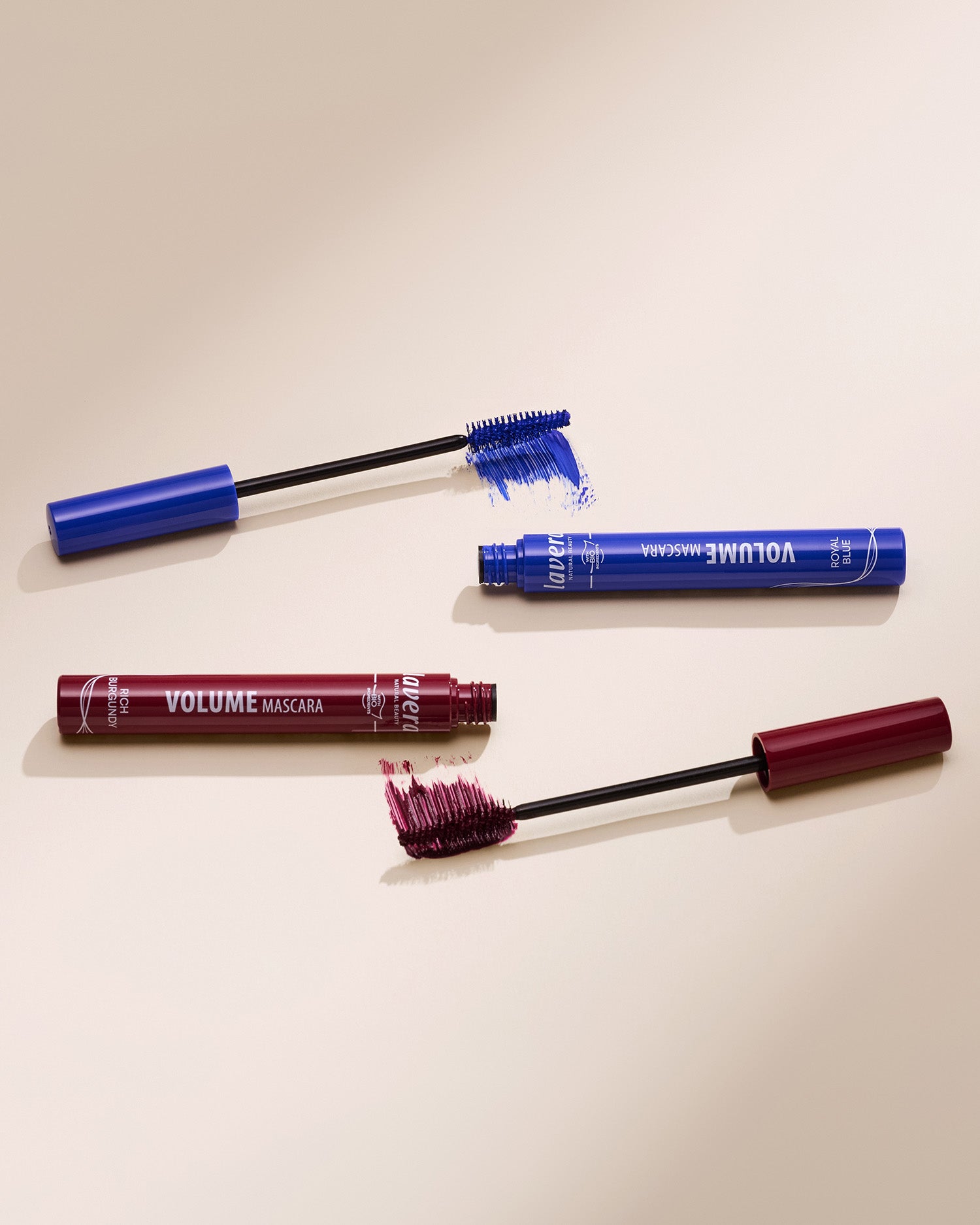 lavera Volume Mascara -Rich Burgundy 02- durante l'applicazione