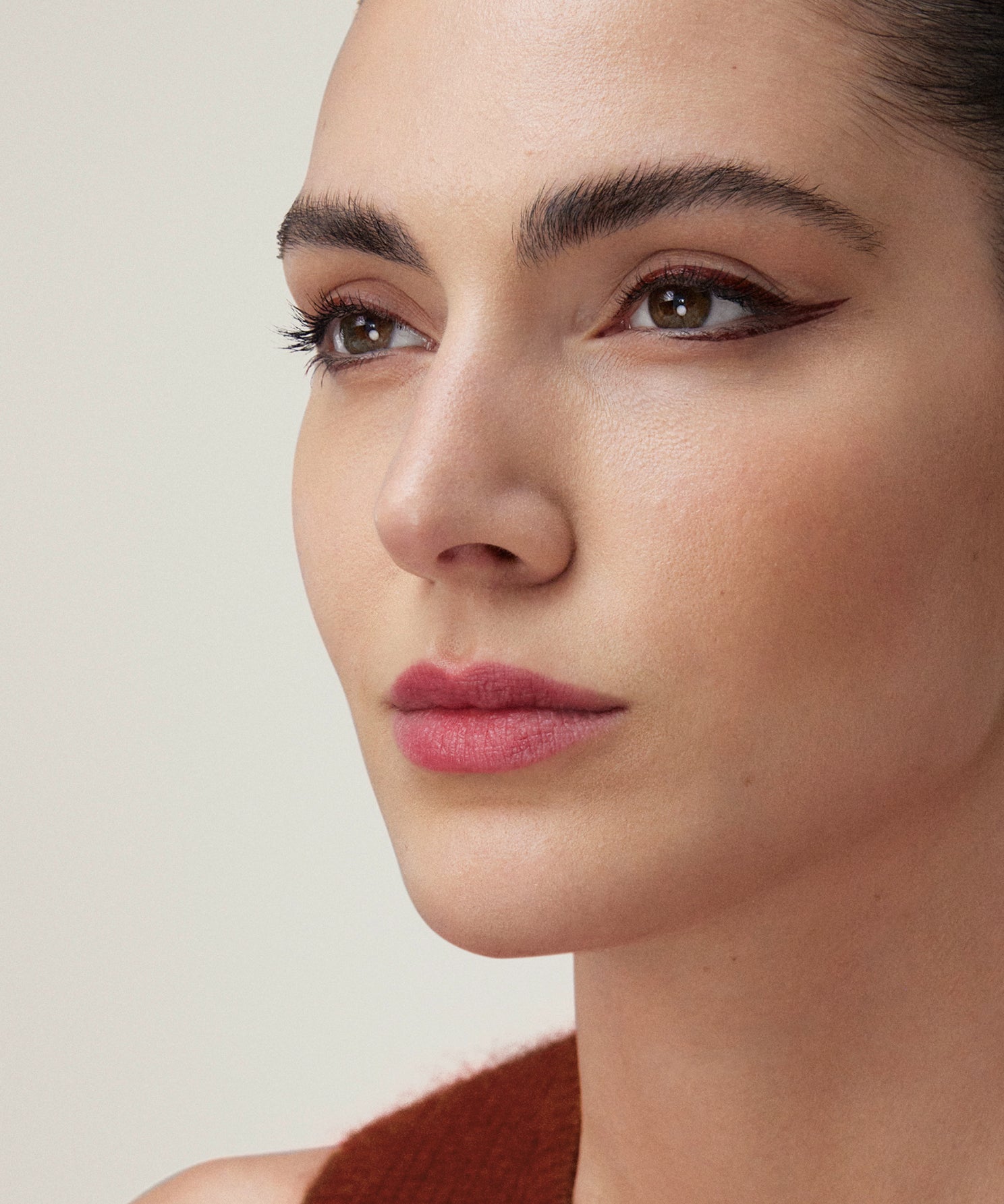 lavera Bare Melty Lips -Berry Blaze 01- durante l'applicazione