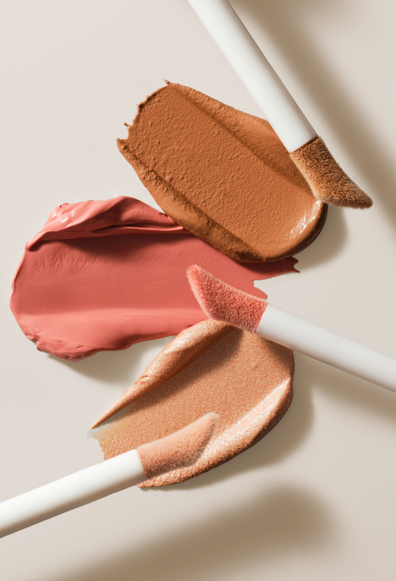 lavera Liquid Glow & Contour -Liquid Highlighter 03- durante l'applicazione