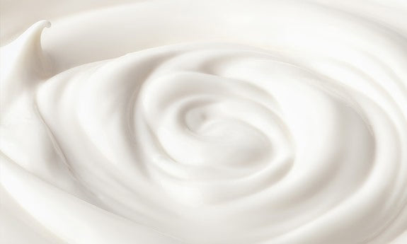 Crema bianca in texture a spirale in primo piano