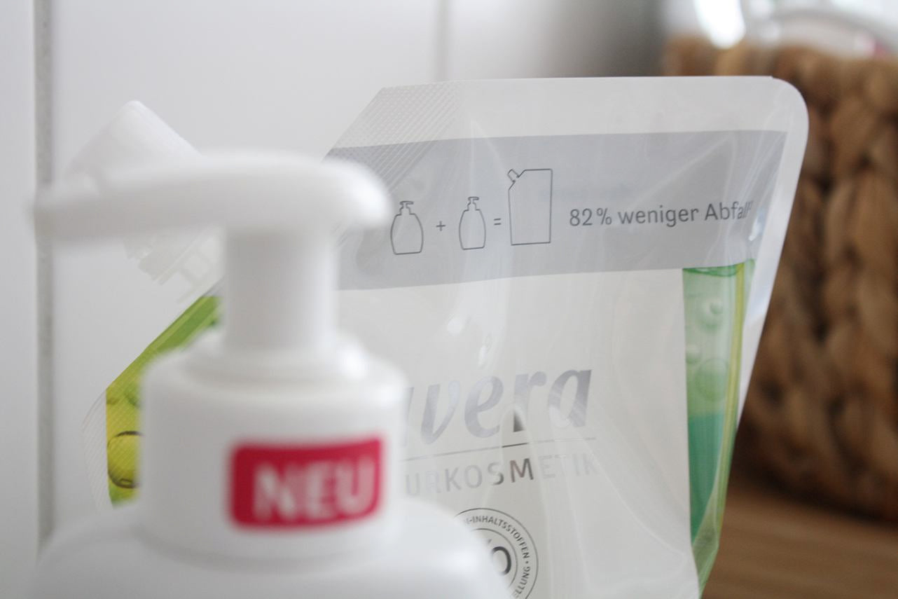 lavera busta sapone e flacone sapone primo piano